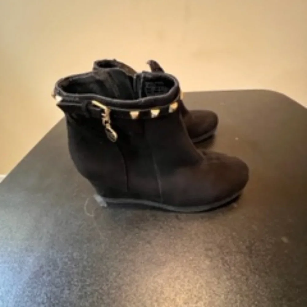 Michael Kors size 2 black wedge suede ankle boots